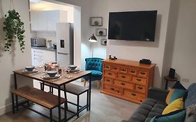 Victoria House - 3 Bedrooms, 3 Bathrooms By Cliftonvalley Apartments